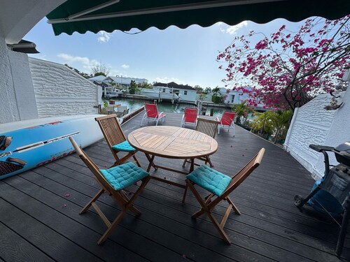 Cozy 2-bedroom house in amazing Jolly Harbour with AC