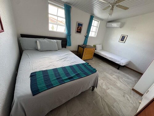 Cozy 2-bedroom house in amazing Jolly Harbour with AC