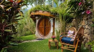 Signature Room, Lake View | Property grounds