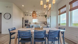 Dining - La Vie En Bleu - Oceanview Luxury Escape (Surf City)