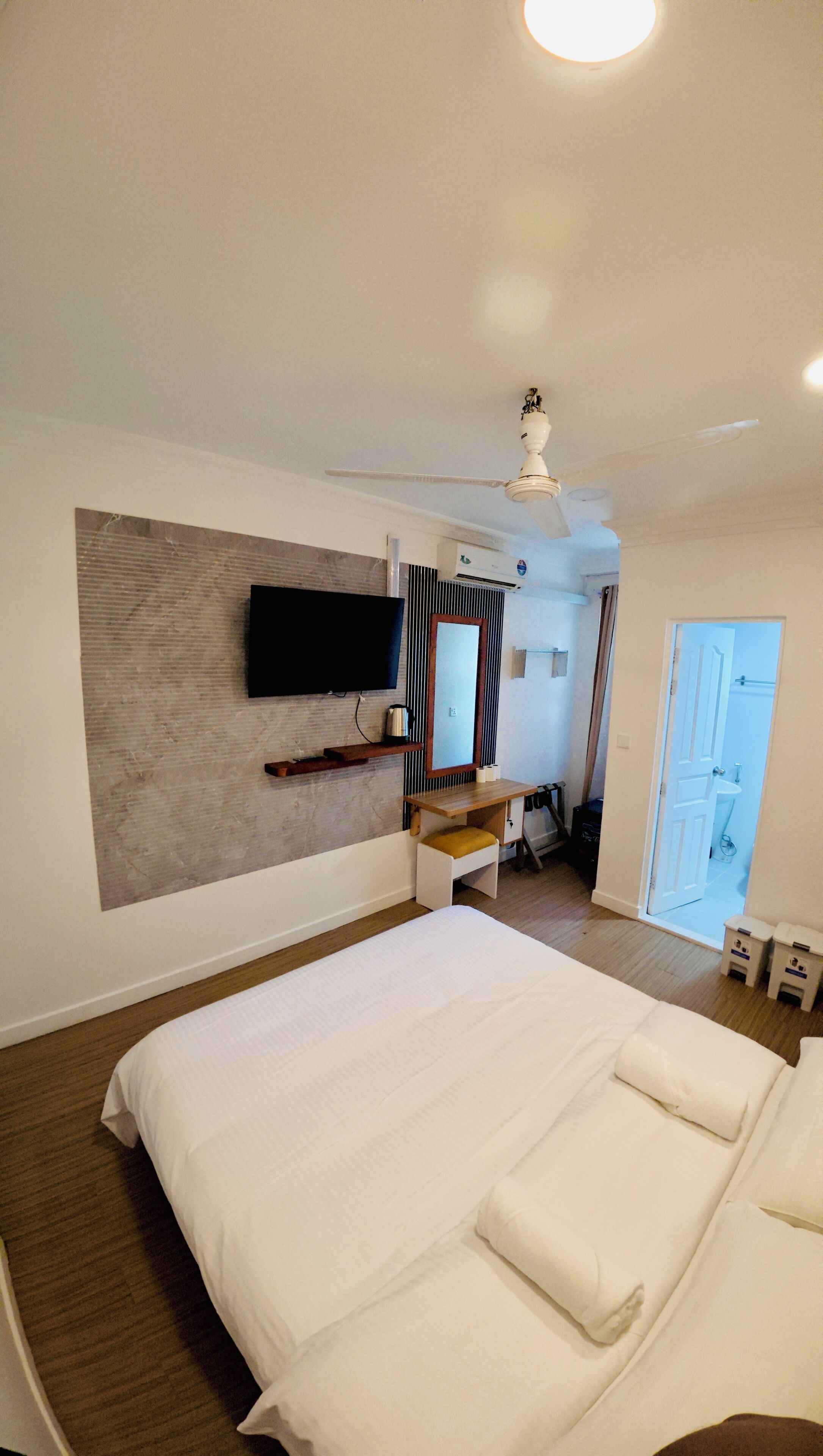Deluxe Double or Twin Room | Minibar, in-room safe, iron/ironing board (on request), WiFi (free)