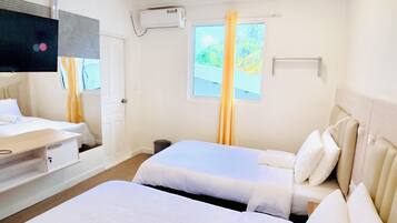 Kamar Double atau Twin Deluks | Brankas, setrika/meja setrika, dan Wi-Fi gratis