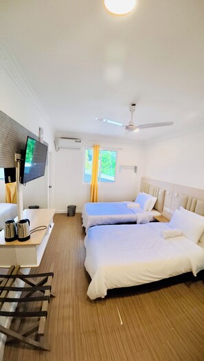 Phòng đôi hoặc 2 giường đơn Deluxe | Két bảo mật tại phòng, bàn ủi/dụng cụ ủi quần áo 