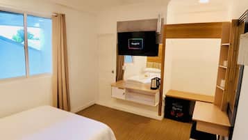 Habitación Deluxe con 1 cama doble o 2 individuales | Minibar, caja fuerte, tabla de planchar con plancha y wifi gratis