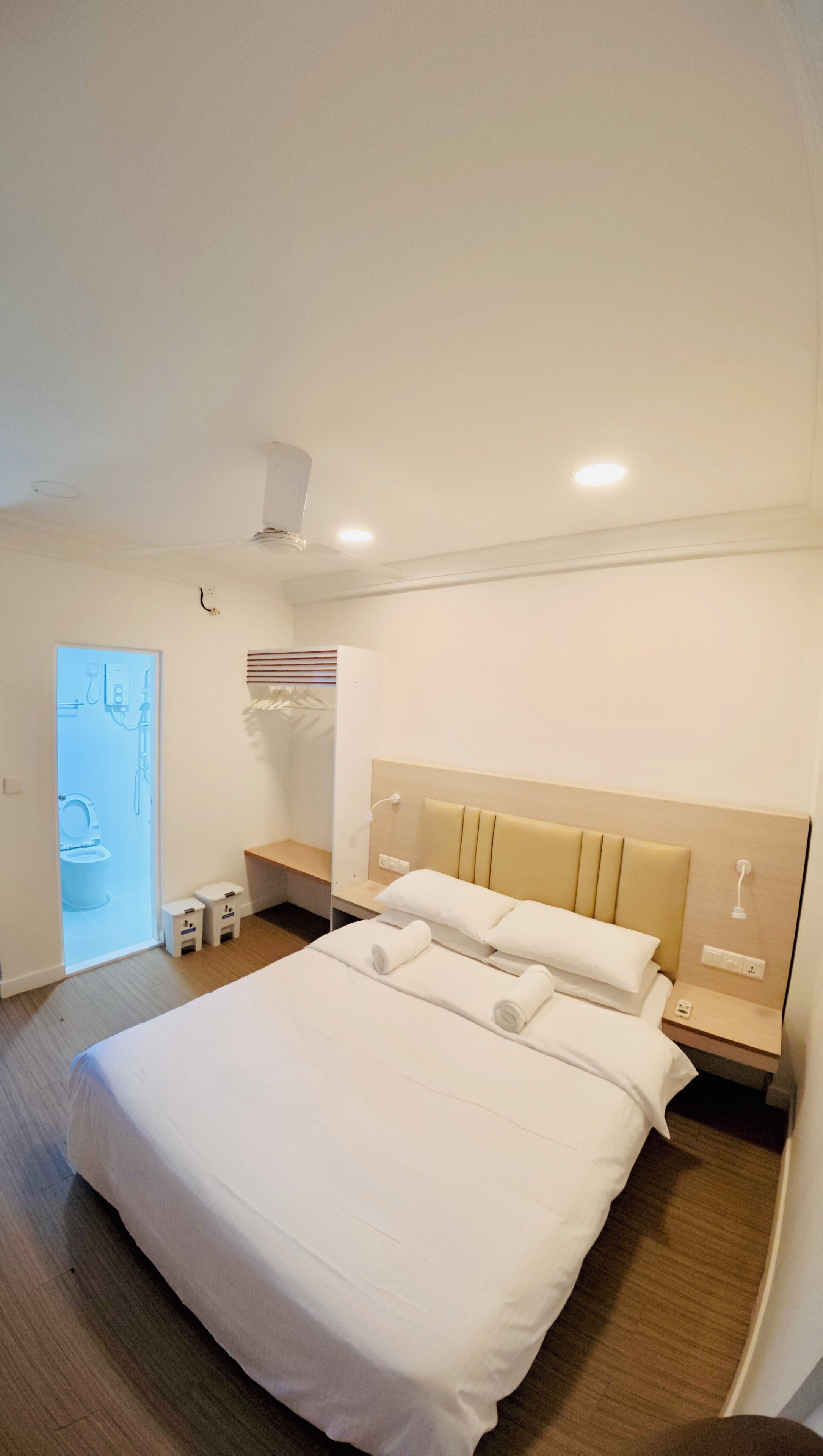 Deluxe Double or Twin Room | Minibar, in-room safe, iron/ironing board (on request), WiFi (free)
