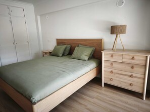1 bedroom, iron/ironing board, internet, bed sheets