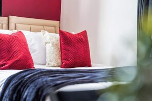 A bed with a headboard, multiple pillows, and a blanket. - Triple Studio Flat (Sleeps 3) with Parking | CV2 (Coventry)