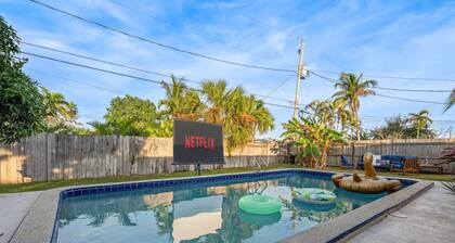 Pool Hot Tub Movie Nights Walk to Cocoa Beach