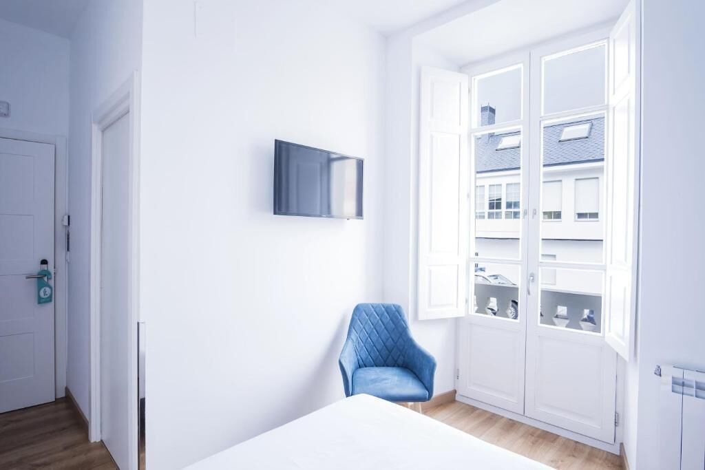 Single Room, Mountain View