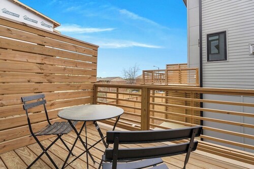 4BR Raleigh Townhome Near Downtown (Sleeps 9)