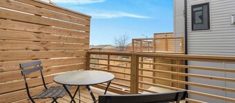 4BR Raleigh Townhome Near Downtown (Sleeps 9)