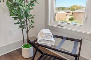 Interior - 4BR Raleigh Townhome Near Downtown (Sleeps 9) (Raleigh)