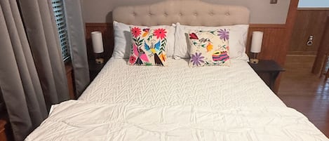 3 bedrooms, iron/ironing board, WiFi (free), bed sheets