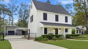 A two-story house with a front porch, a garage, and a well-maintained lawn. - 3-bedroom house in beautiful Spring with amazing Pool (Spring)