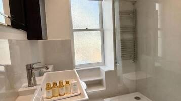Standard Apartment | Bathroom