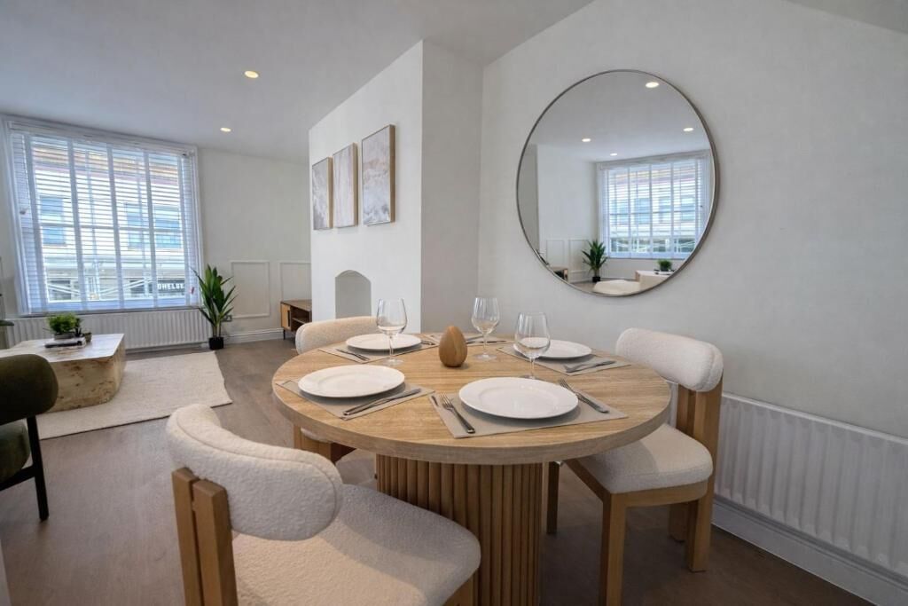 Standard Apartment | Dining