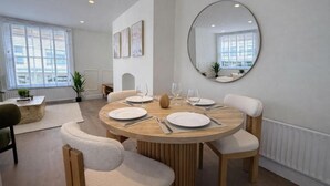 Unclassified image, 2 of 18, button - 1 Bed Chic Apartments in Chelsea Central London FREE WIFI by City Stay Aparts London (London)