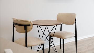 Classic Studio | Dining