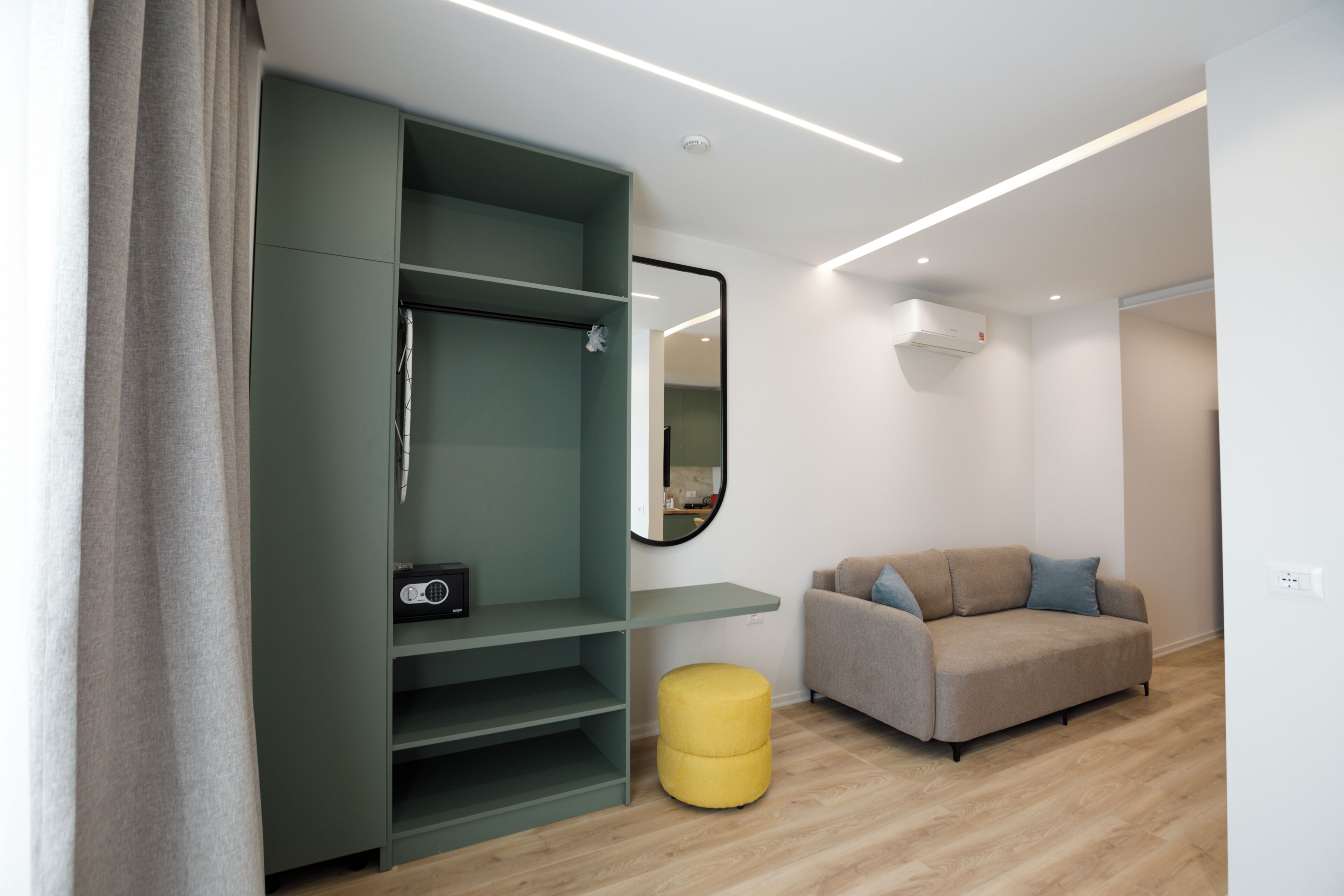 Deluxe Suite, Balcony, Sea View | Living area | 40-cm flat-screen TV with cable channels