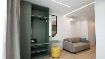 Deluxe Suite, Balcony, Sea View | Living area | 40-cm flat-screen TV with cable channels