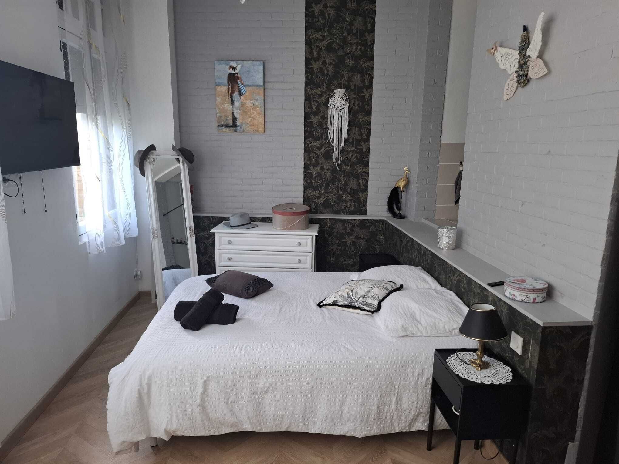 2 chambres, fer et planche à repasser, Wi-Fi, draps fournis