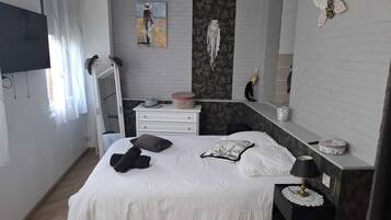 2 chambres, fer et planche à repasser, Wi-Fi, draps fournis