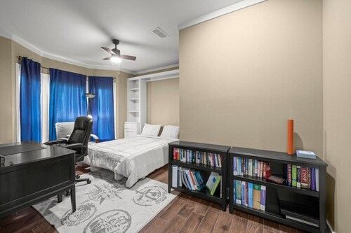 Wanderers Haven - pool + media room, gatherings