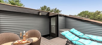 Walk to Beach- Rooftop Bay Views- Sleeps 10