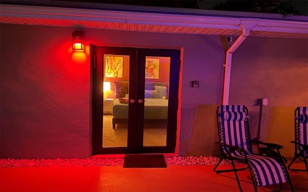 Suite estudio Deluxe, solo para hombres, patio, vistas a la piscina | Terraza o patio