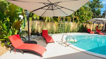 Suíte estúdio luxo, somente para homens, varanda, vista para a piscina | Vista do quarto