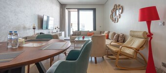 Luxury Living - Pool & Beach