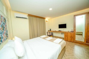 Deluxe Room | Desk, laptop workspace, iron/ironing board, WiFi (free) - The Clock Tower Inn (Bengaluru)