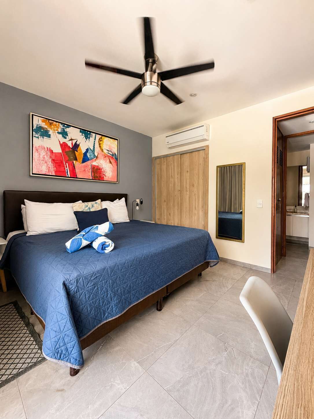 1 Schlafzimmer, Schreibtisch, Bügeleisen/Bügelbrett, Reisekinderbett