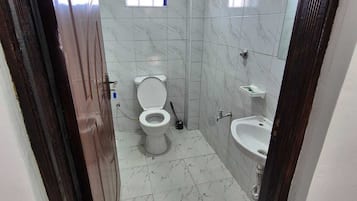 Dusche, Handtücher, Seife, Toilettenpapier