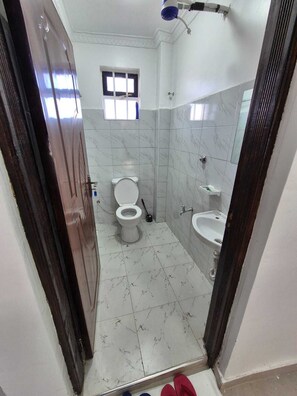Dusche, Handtücher, Seife, Toilettenpapier