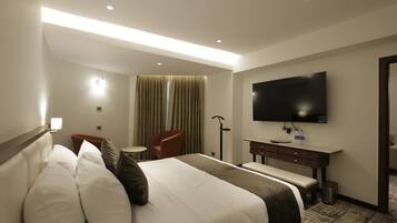 Desk, laptop workspace, iron/ironing board (on request), free WiFi