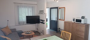 Living area - Cozy, modernly furnished vacation rental with a private entrance in an annex (Burgebrach)
