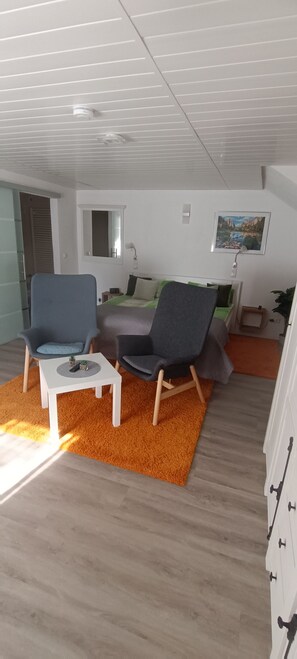 WiFi, bed sheets - Cozy, modernly furnished vacation rental with a private entrance in an annex (Burgebrach)