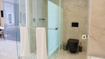 Standard Apartment | Bathroom | Towels