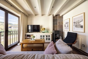 Living area - La Molina: Ski-in apartment with private parking (Alp)