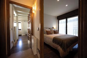Room - La Molina: Ski-in apartment with private parking (Alp)