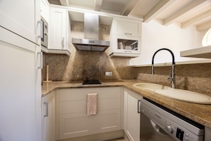 Private kitchen - La Molina: Ski-in apartment with private parking (Alp)