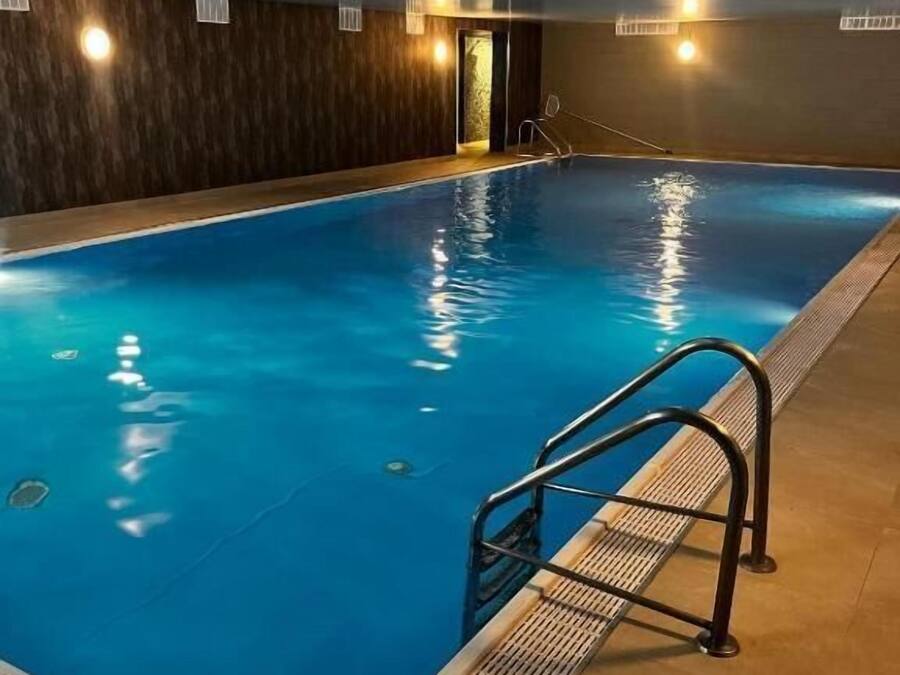 Cottage, 2 chambres, accès piscine, vue jardin | Piscine | Piscine couverte