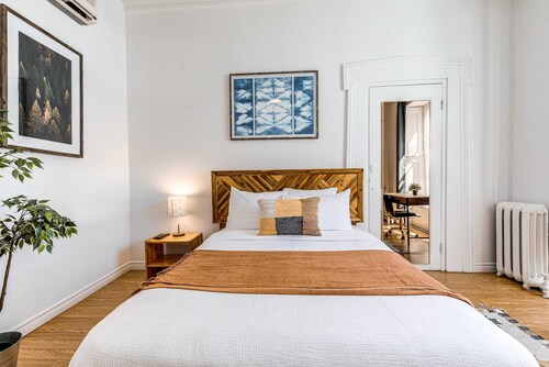 Single Room Hebert Street View