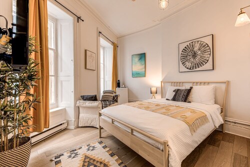 Single Room Hebert Street View