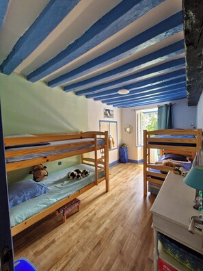 3 habitaciones, tabla de planchar con plancha y wifi gratis 