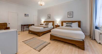 Auberge in Old Quebec -2 bed suite