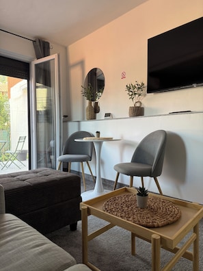 Living area - Tiny House - Đulbašća, FREE PARKING (Sarajevo)