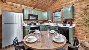 Private kitchen - Hot Tub + King Bed +1.4 Miles from Parkway (Sevierville)