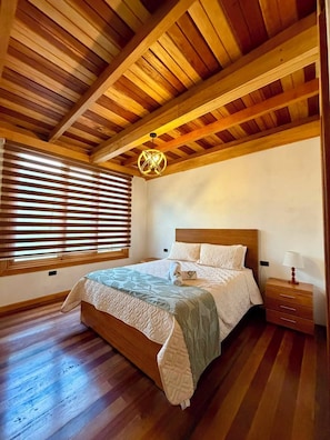 4 bedrooms, iron/ironing board, WiFi (free), bed sheets